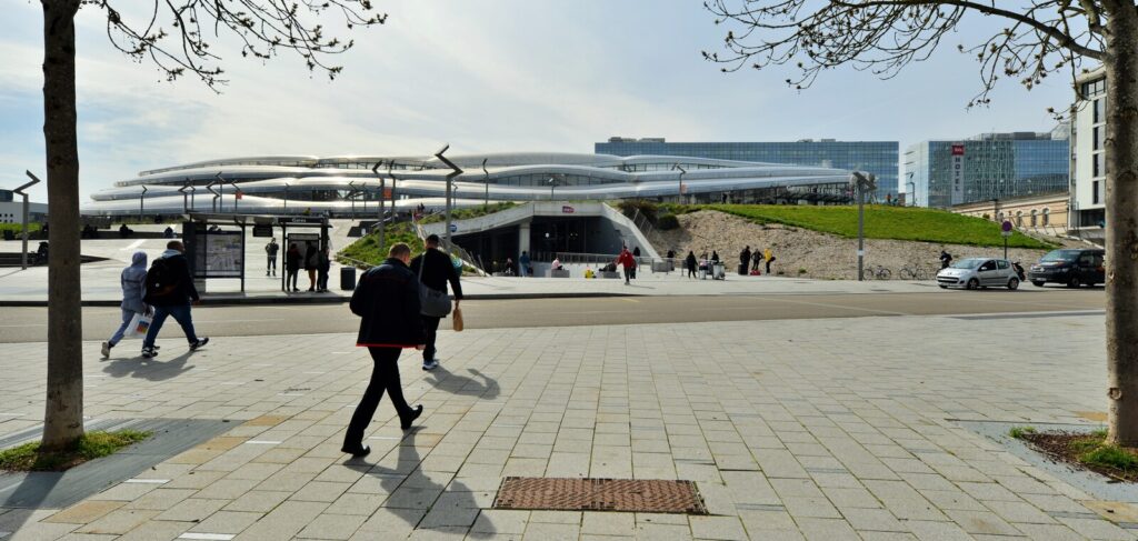 Vue éloignée de la gare.