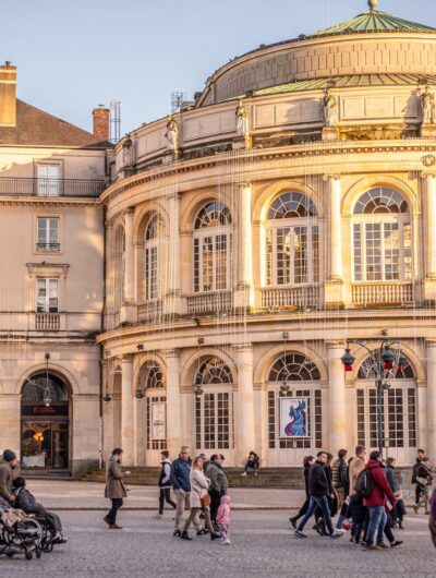 La place de la mairie l'hiver, pendant les vacances de Noël