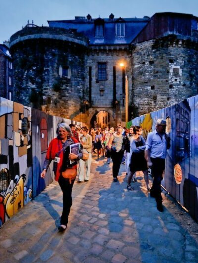 Visite nocturne des Portes Mordelaises et ses remparts