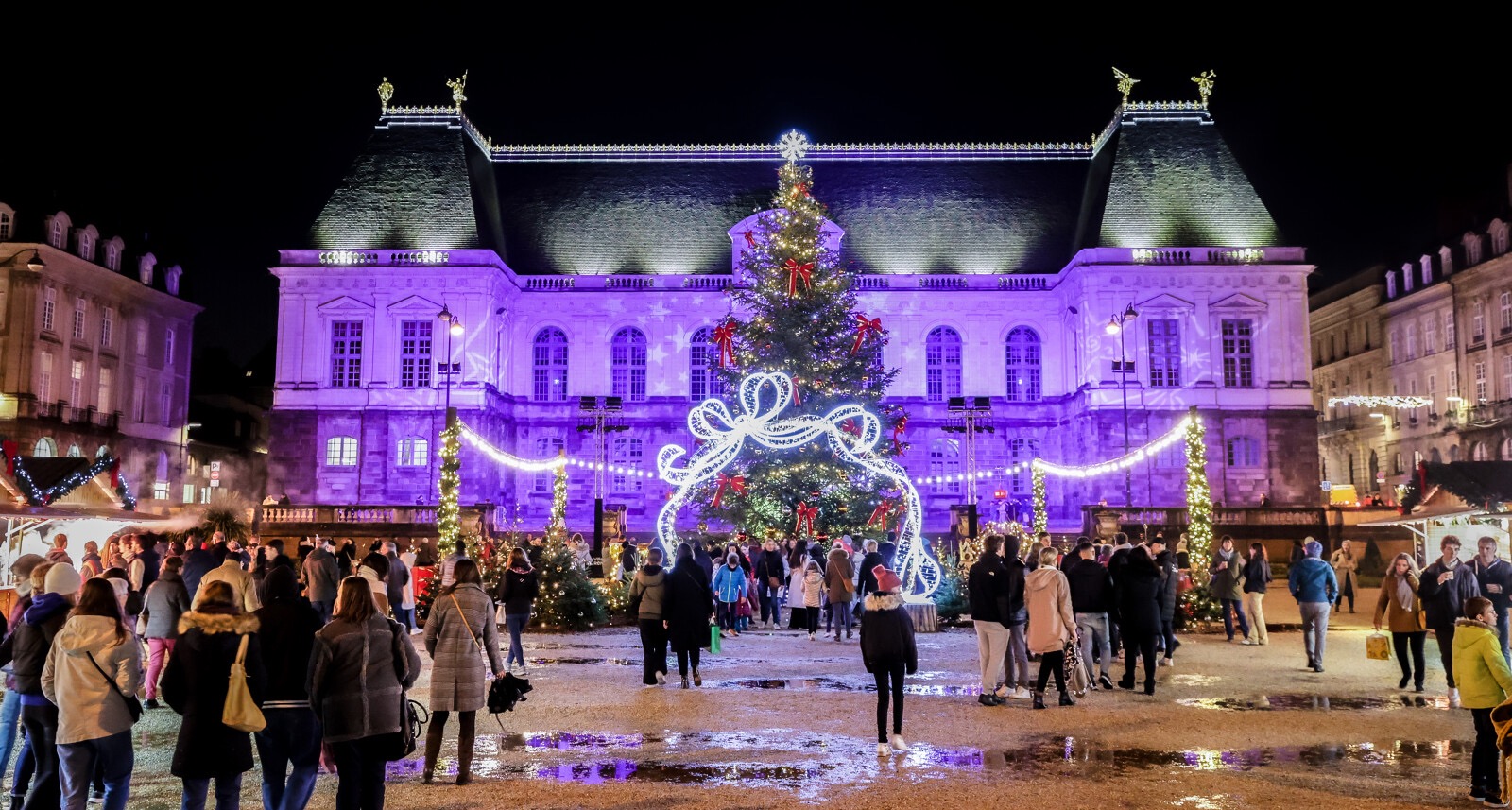 Les décorations de Noël illuminent le patrimoine rennais - Office