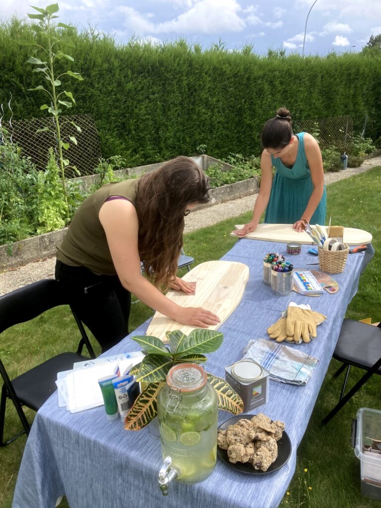 Participantes à un atelier en extérieur