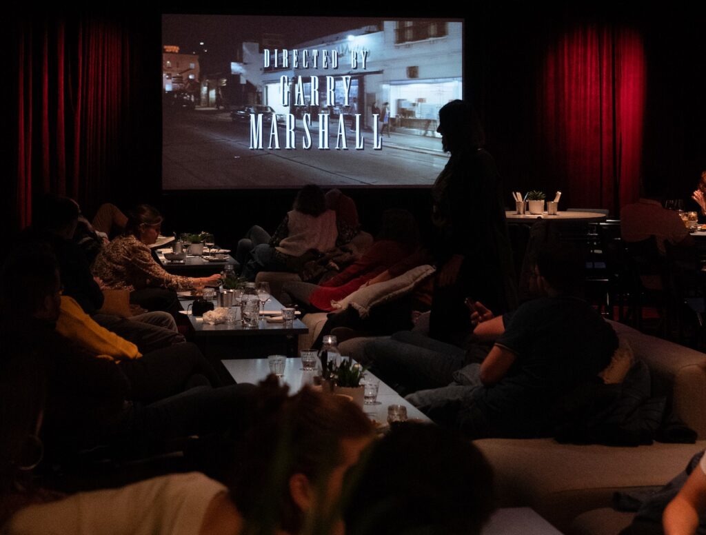 Dîner devant un film romantique au Saint-Jacques Café