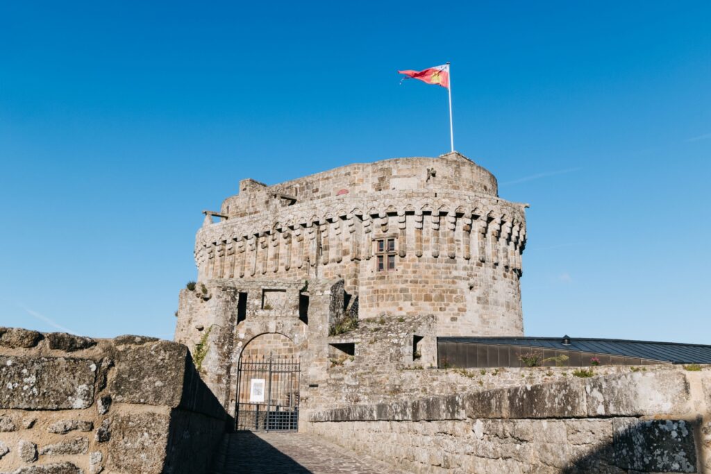 Tour du château de Dinan