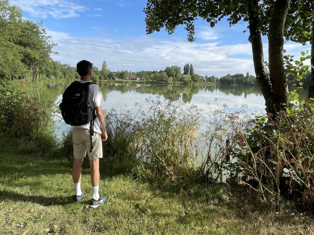 Départ du circuit de Cacé sur la commune de Saint-Gilles au bord de l'étang