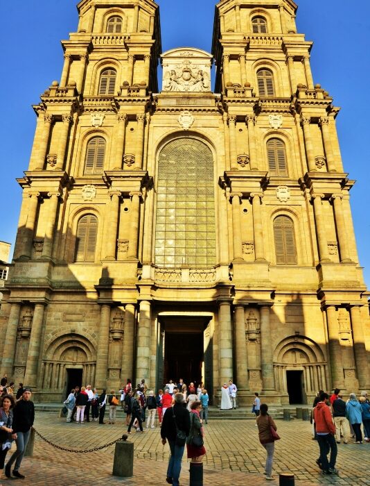 Vue extérieure de la Cathédrale Saint-Pierre