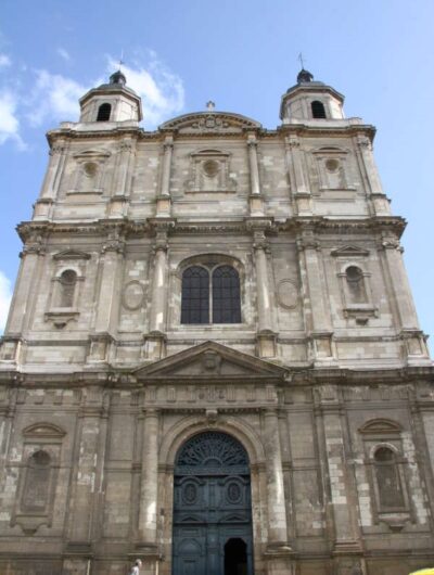 Vue extérieure de l'Eglise Toussaints