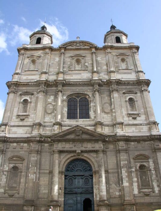 Vue extérieure de l'Eglise Toussaints