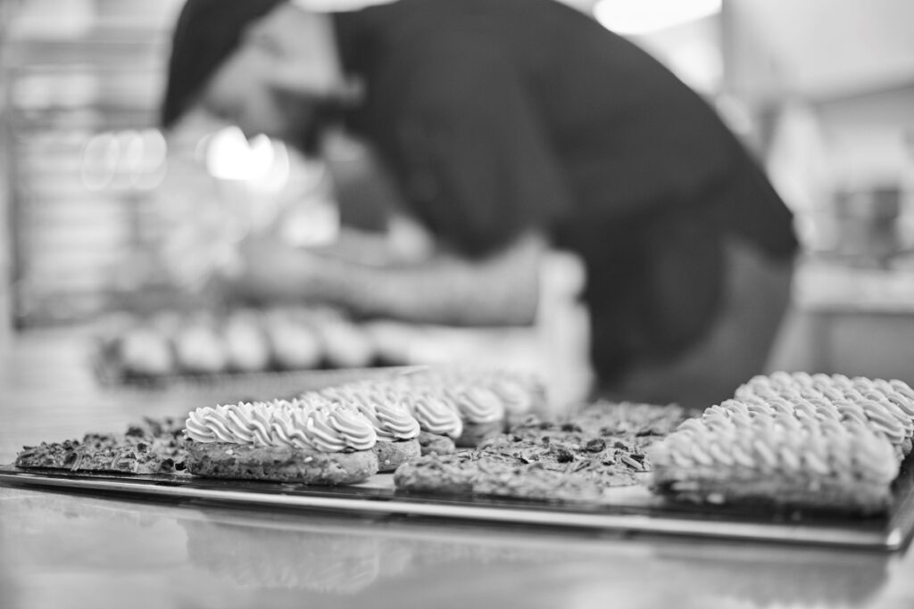 Pâtissier au travail