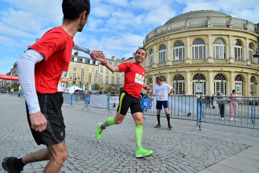 Relayeurs du Marathon Vert devant l'opéra de Rennes