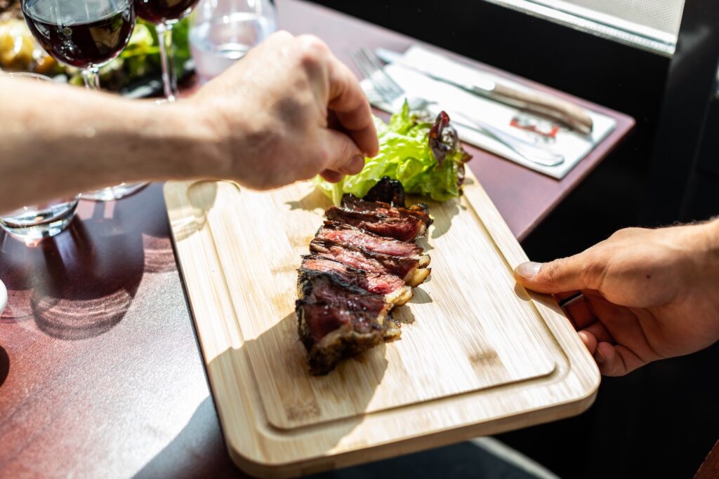 Plat de viande grillée au restaurant l'Étal d'Edgar à Rennes