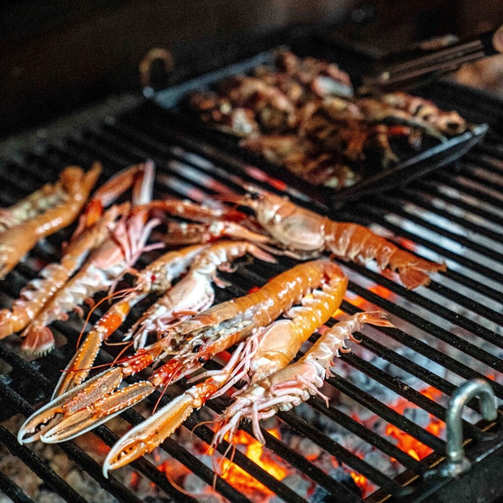 Langoustines cuites au feu de bois