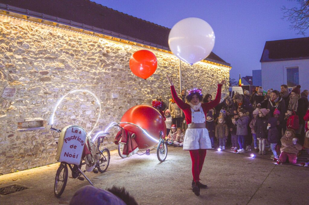 Les Factrices du Père Noël devant leur public