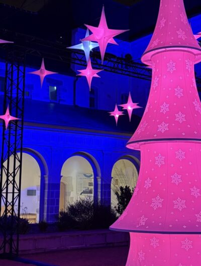 Mise en lumière du cloître pour les fêtes de fin d'année.