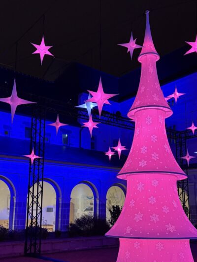 Mise en lumière du cloître pour les fêtes de fin d'année.