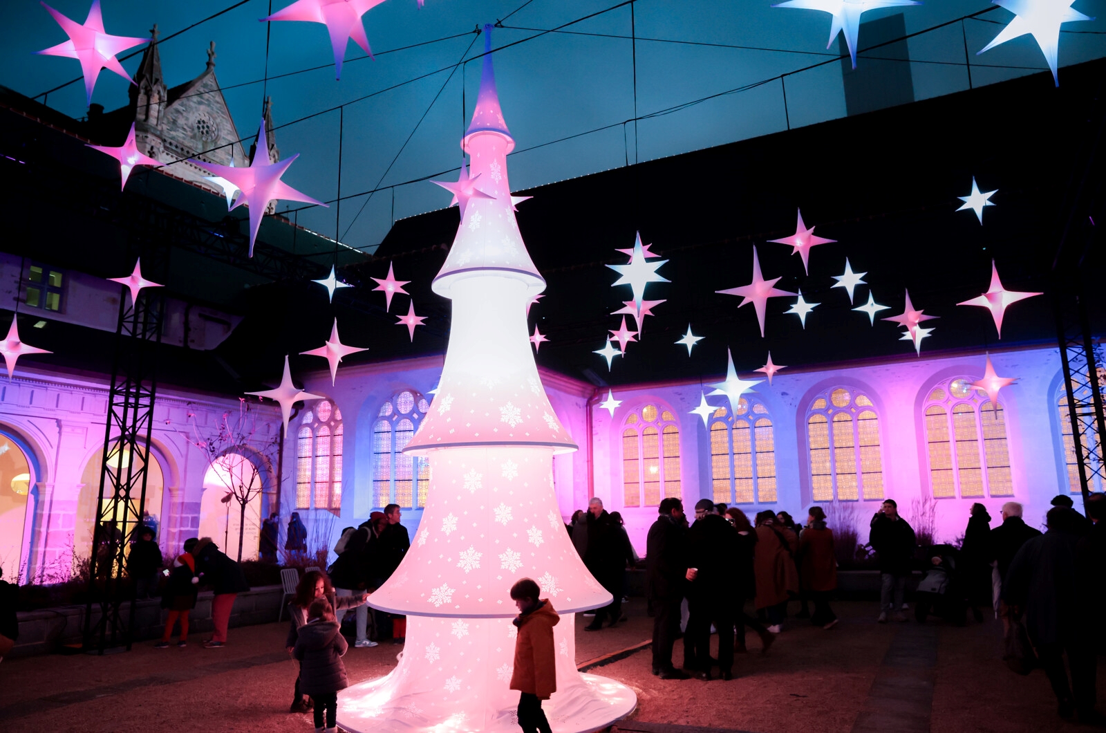 Jardin du cloître illuminé