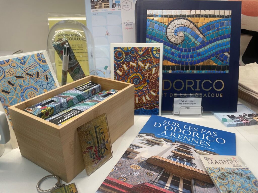 Produits de la boutique de l'office de tourisme de Rennes en rapport avec Odorico