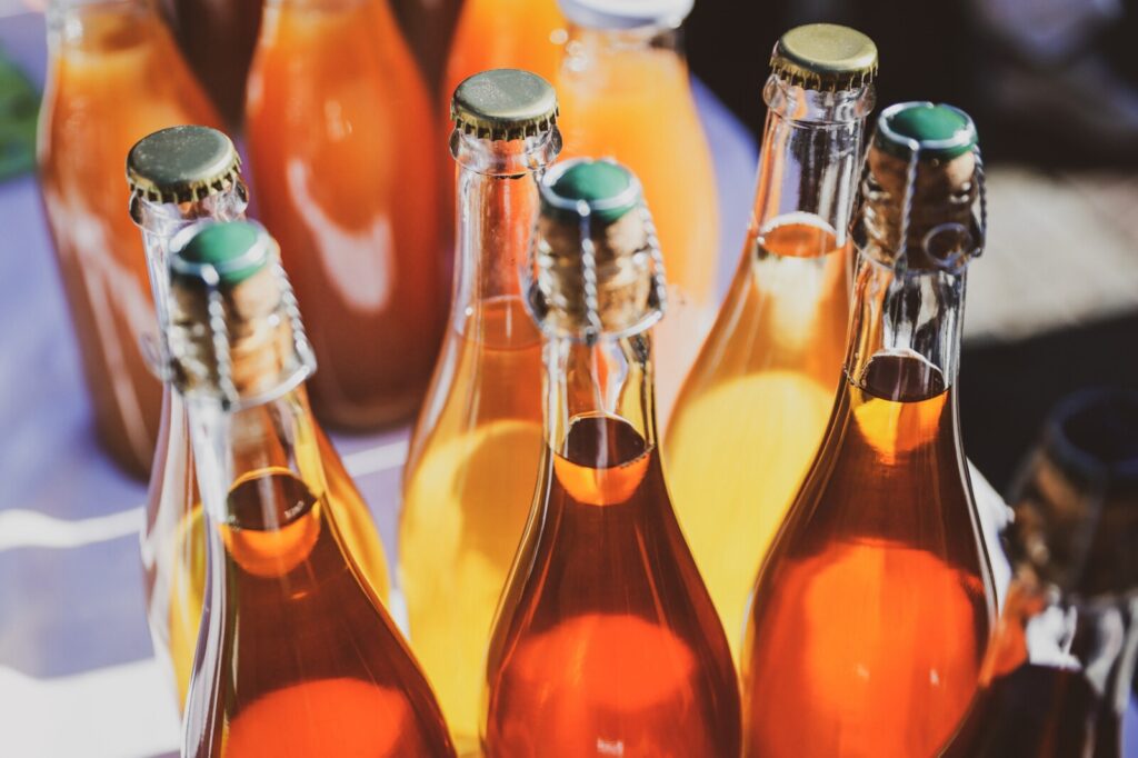 Bouteilles de cidres au Marché des Lices de Rennes