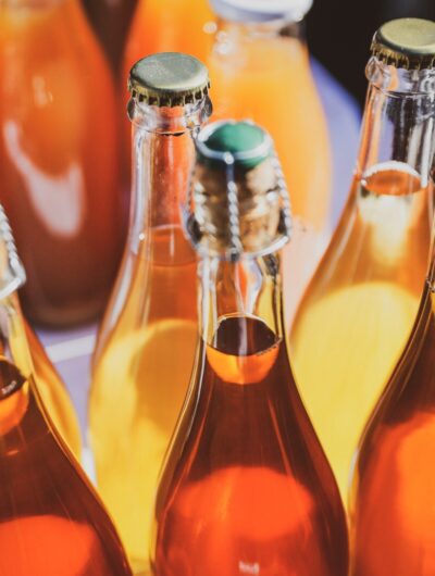 Bouteilles de cidres au Marché des Lices de Rennes